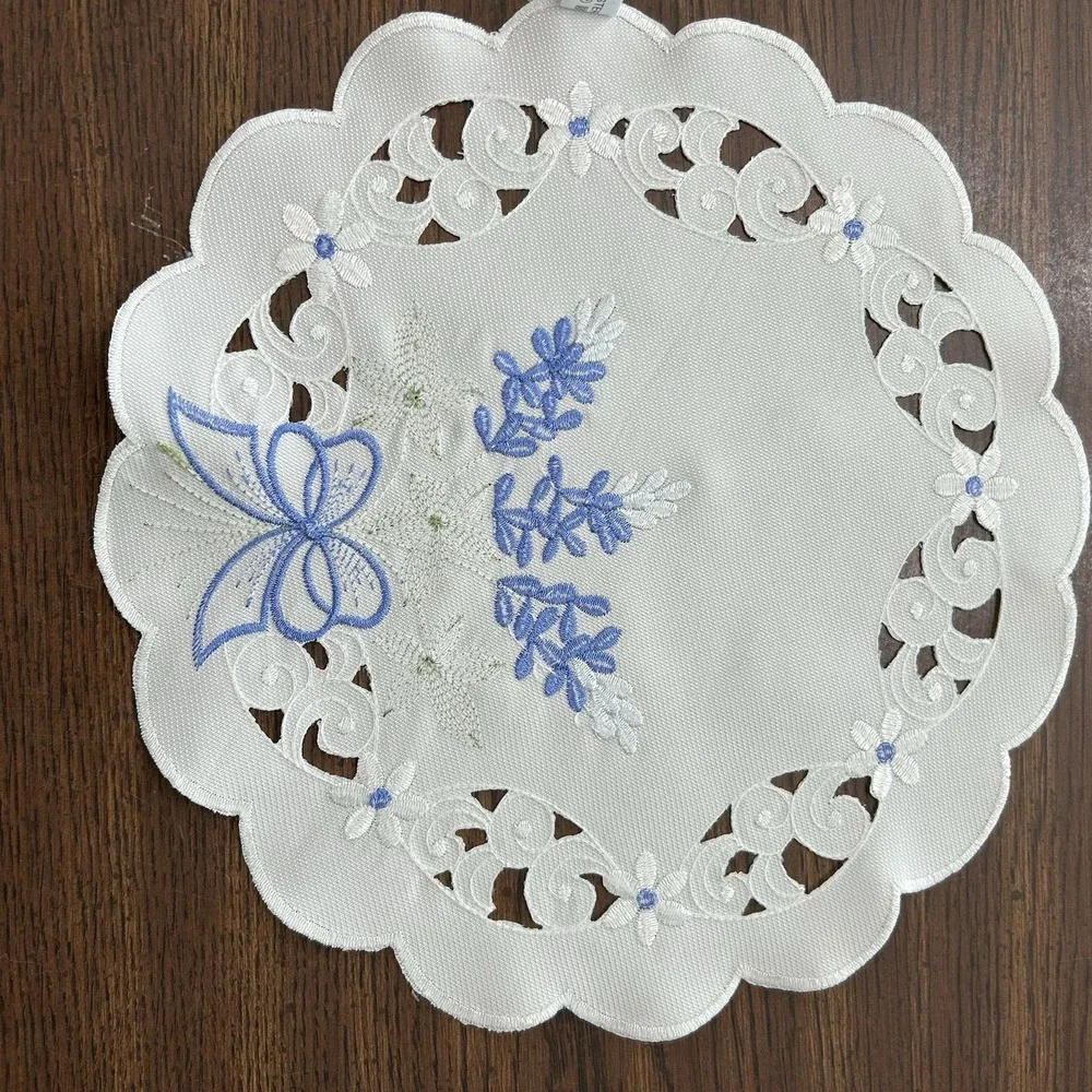 White Embroidered Floral Doily Blue‎ Green Outwork Scallop Border 11